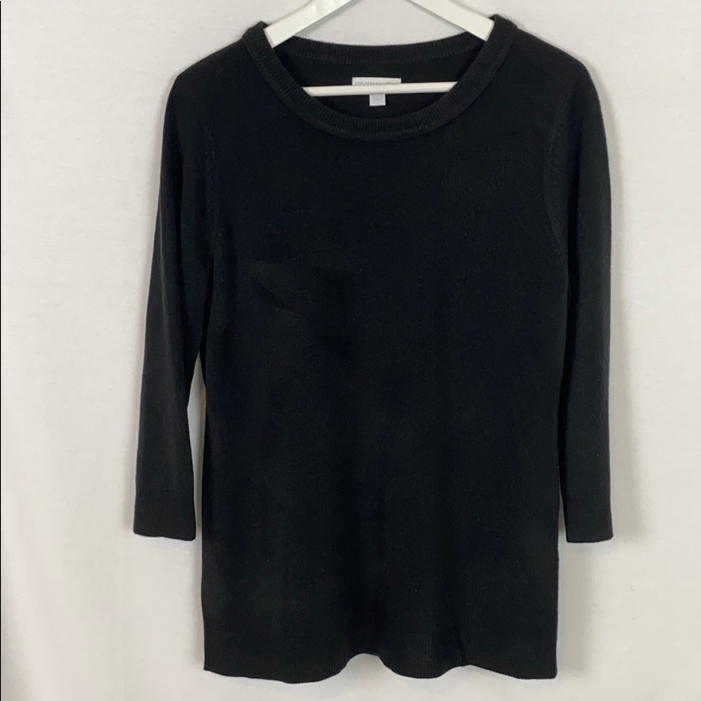 New York & Co. Scoop neck. Like new. Black. L